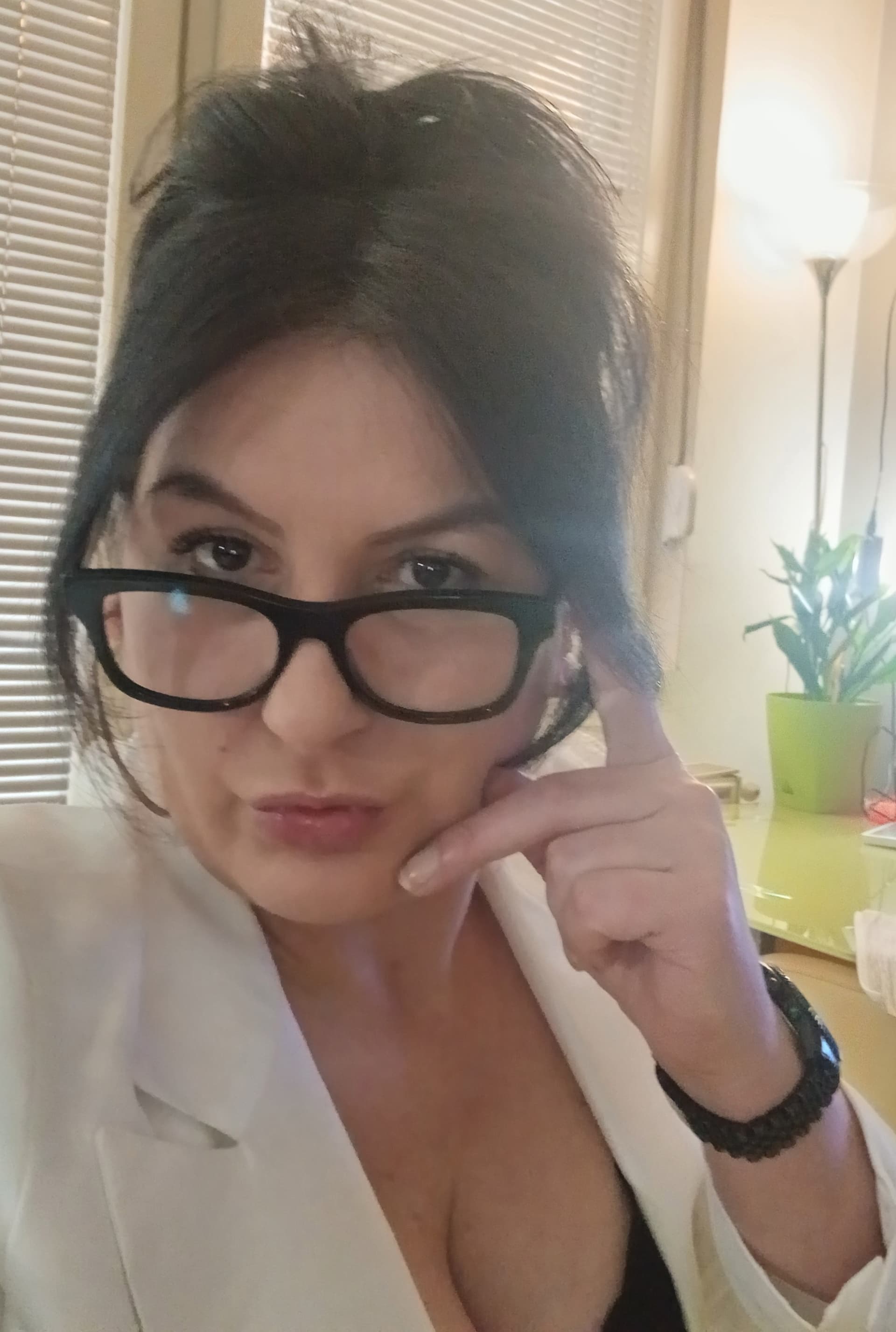 Eni, 22, from Albania
