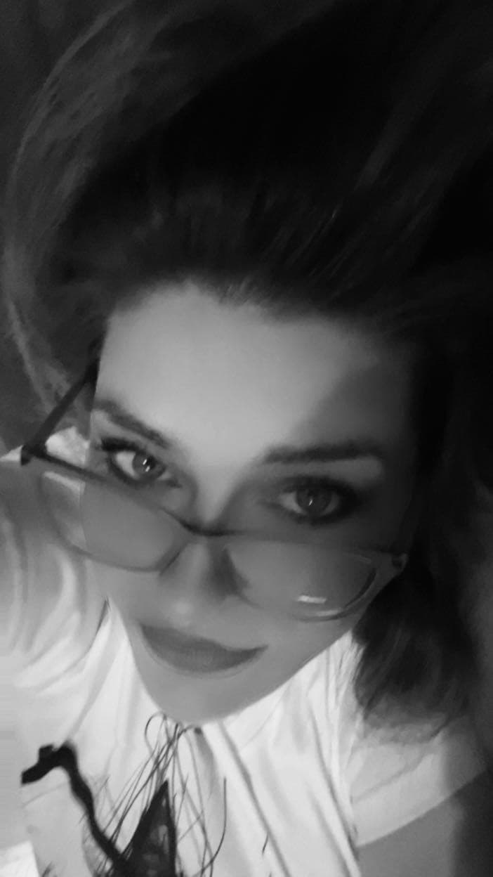 Maya, 28, from Greece